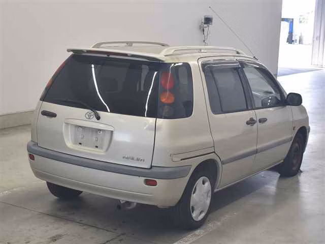 TOYOTA RAUM
