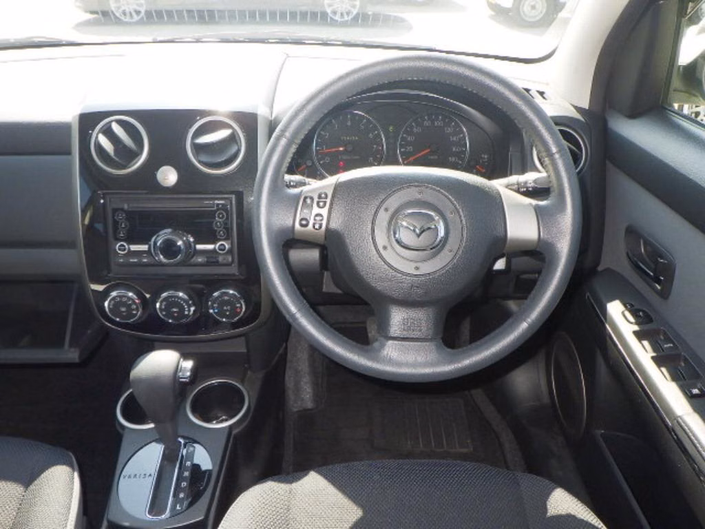 MAZDA VERISA