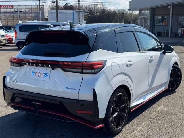 NISSAN AURA