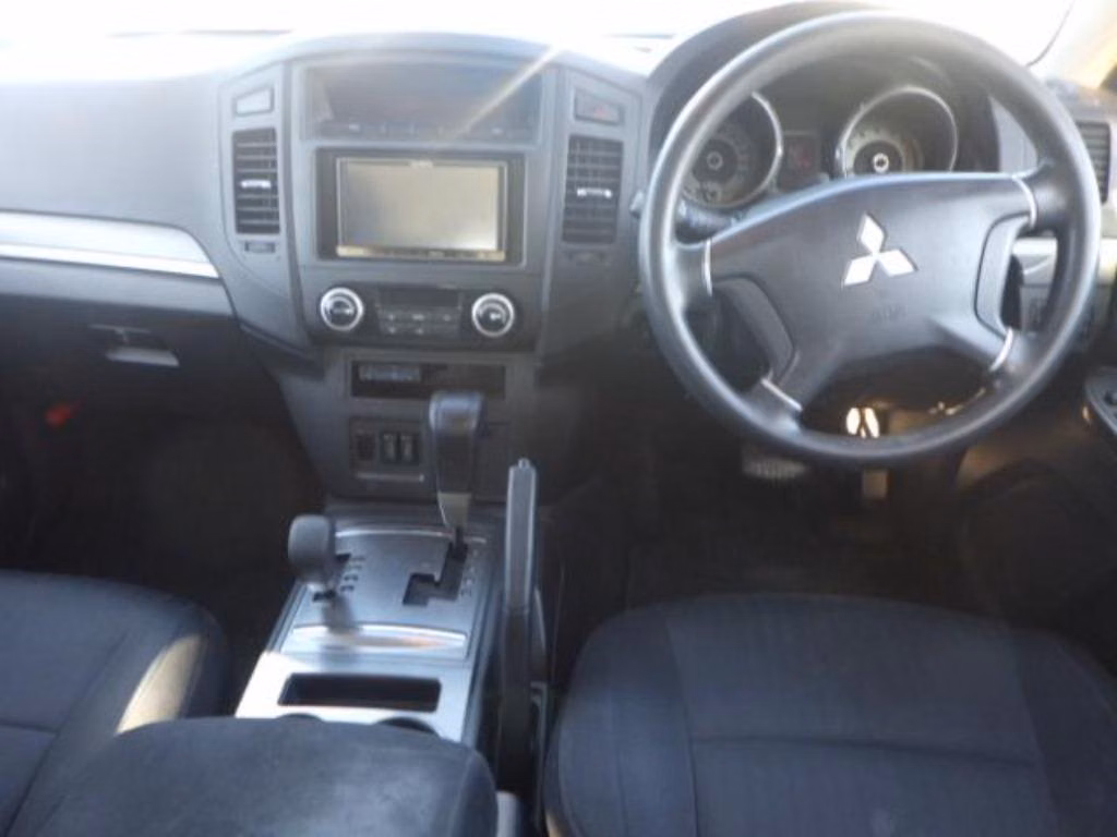 MITSUBISHI PAJERO
