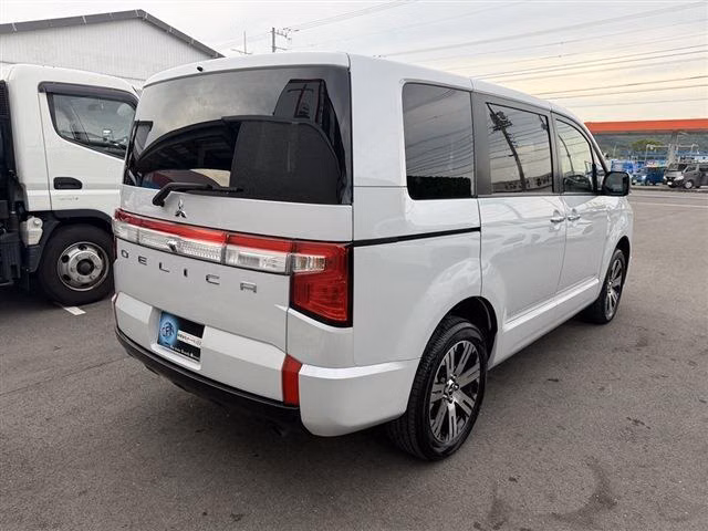 MITSUBISHI DELICA D:5