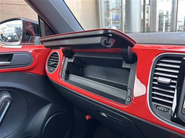 VOLKSWAGEN BEETLE
