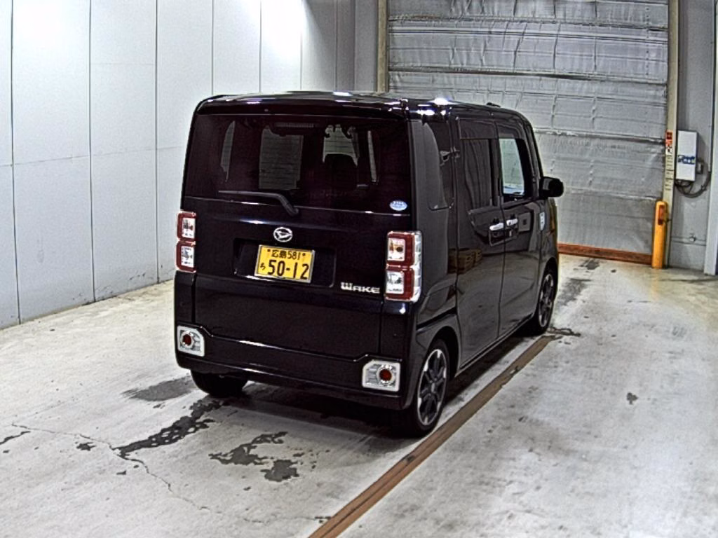 DAIHATSU WAKE
