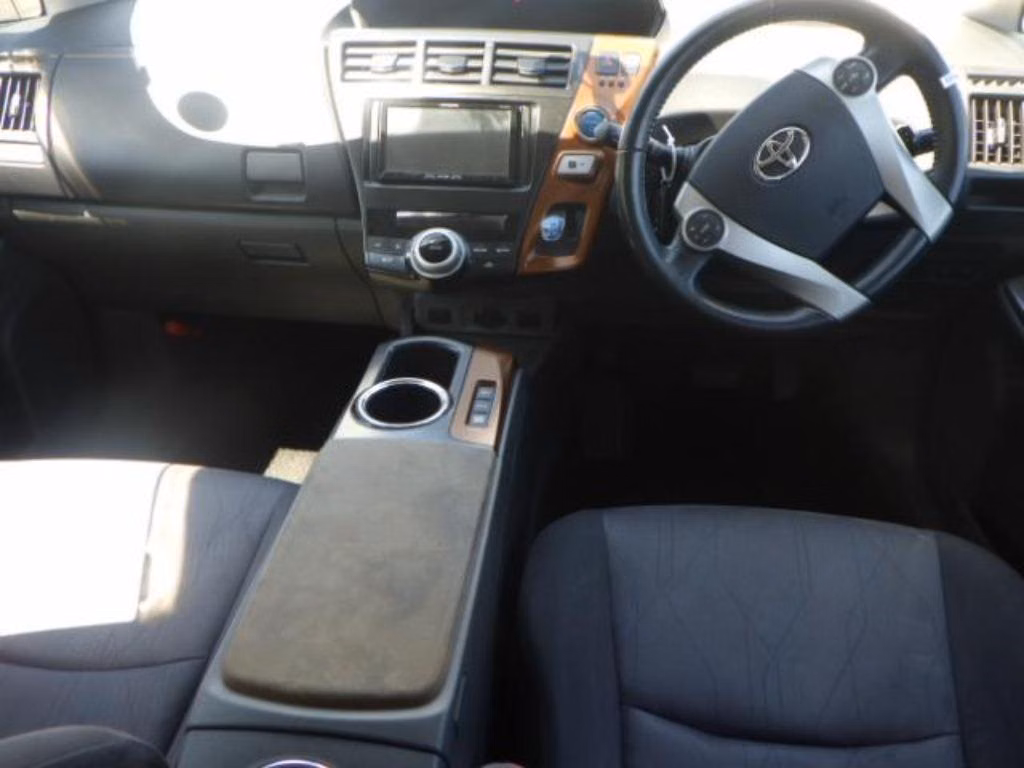 TOYOTA PRIUS ALPHA