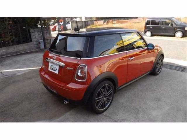 MINI HATCH