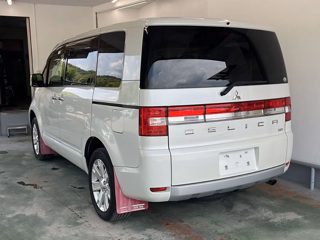 MITSUBISHI DELICA D:5