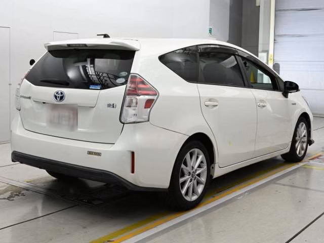 TOYOTA PRIUS ALPHA
