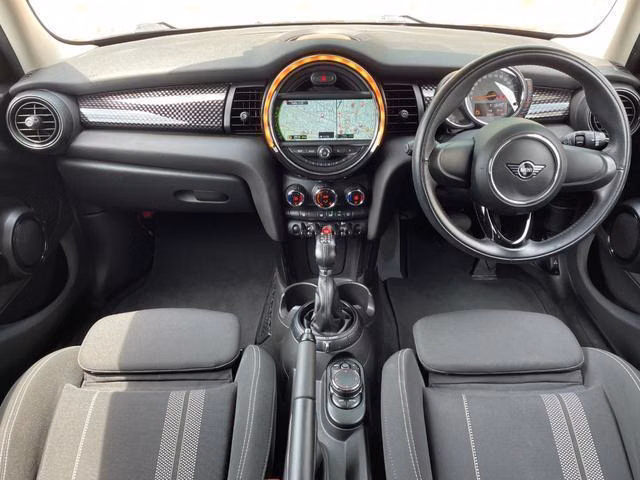 MINI HATCH