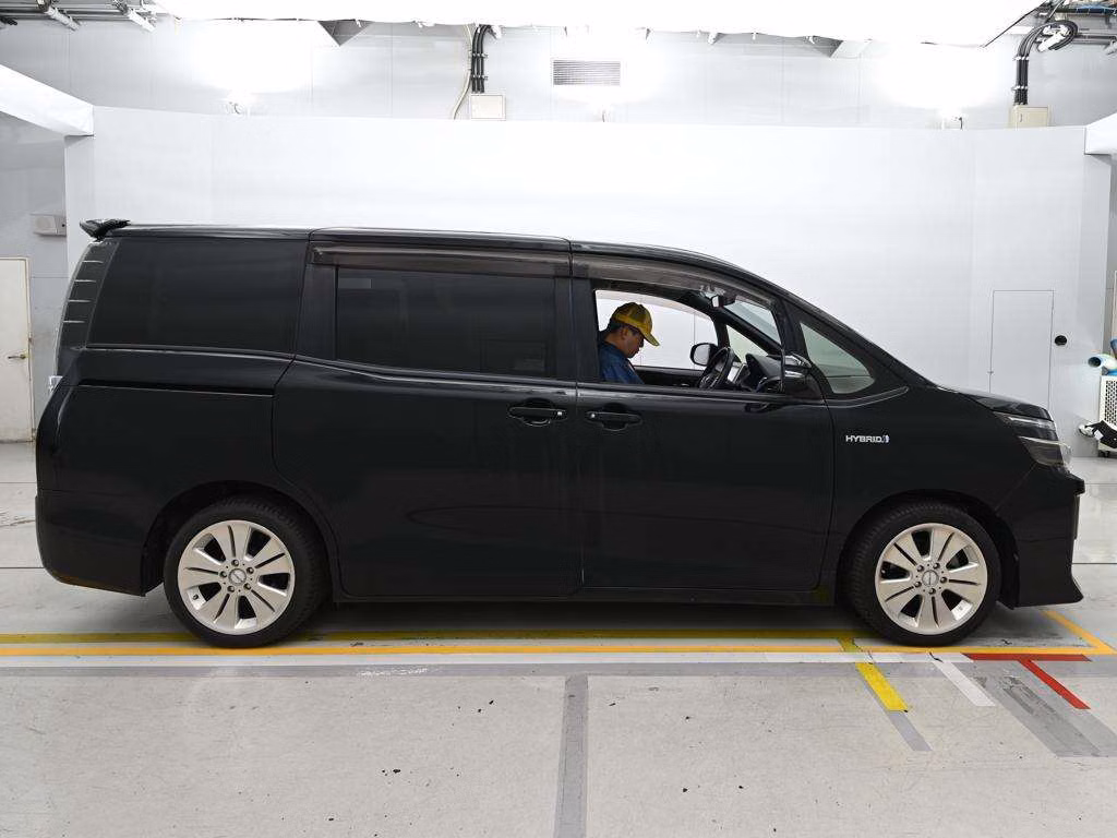TOYOTA VOXY