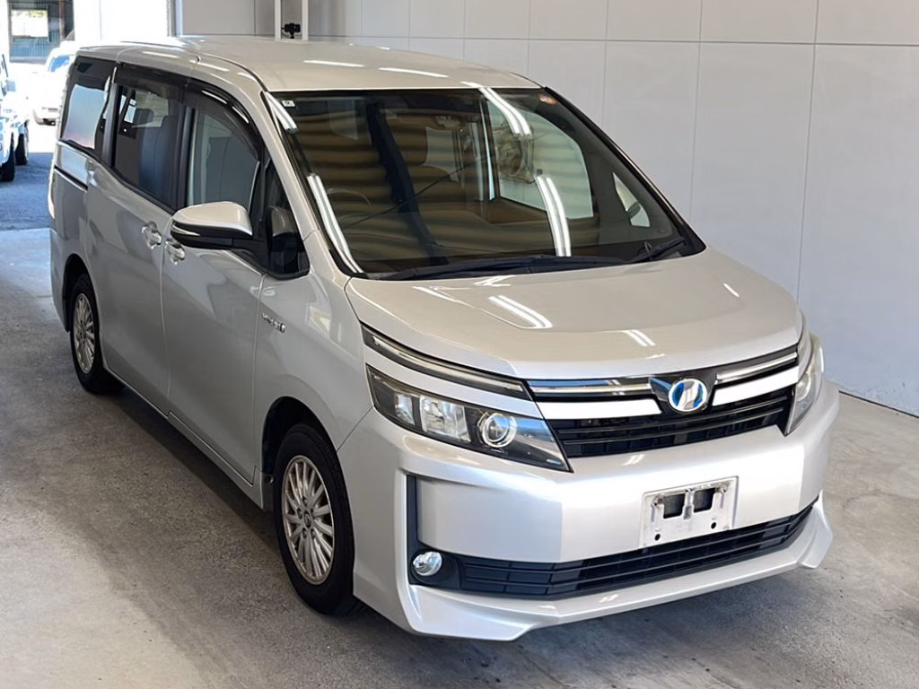 TOYOTA VOXY