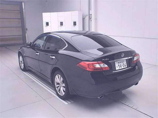 NISSAN FUGA