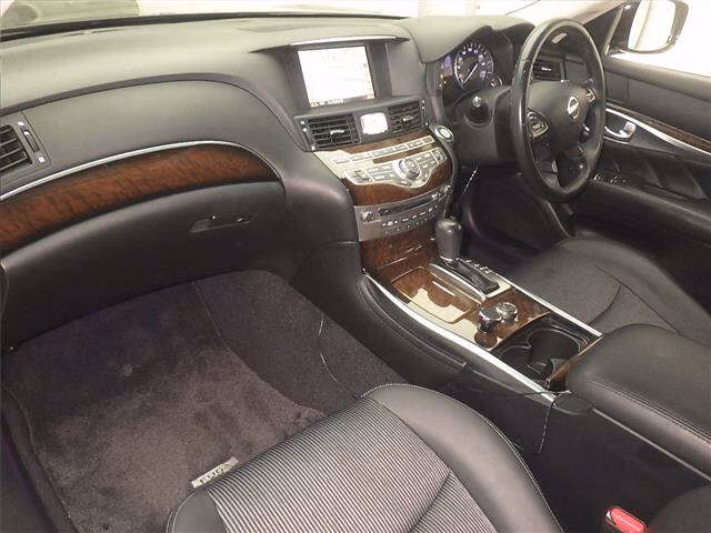 NISSAN FUGA