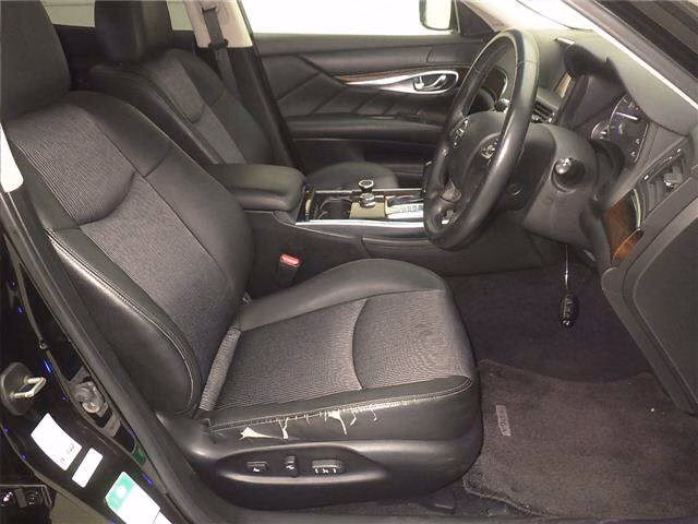 NISSAN FUGA