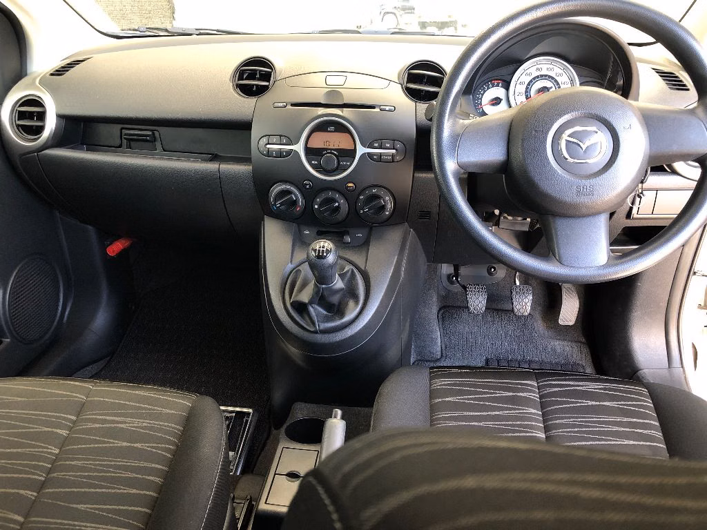MAZDA DEMIO