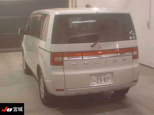 MITSUBISHI DELICA D:5