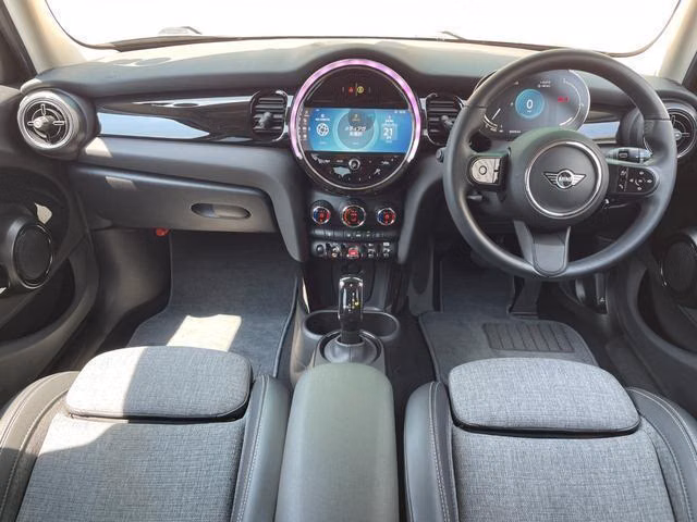 MINI HATCH