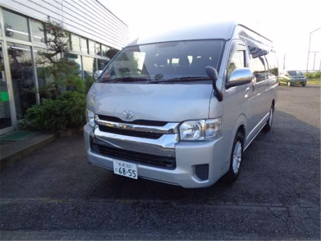 TOYOTA HIACE