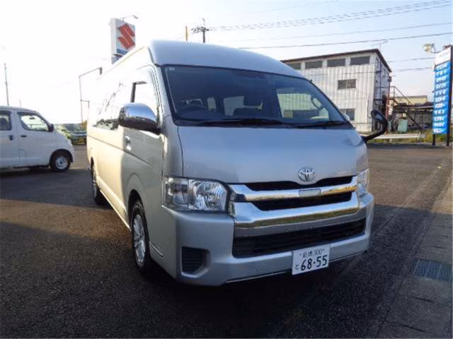 TOYOTA HIACE