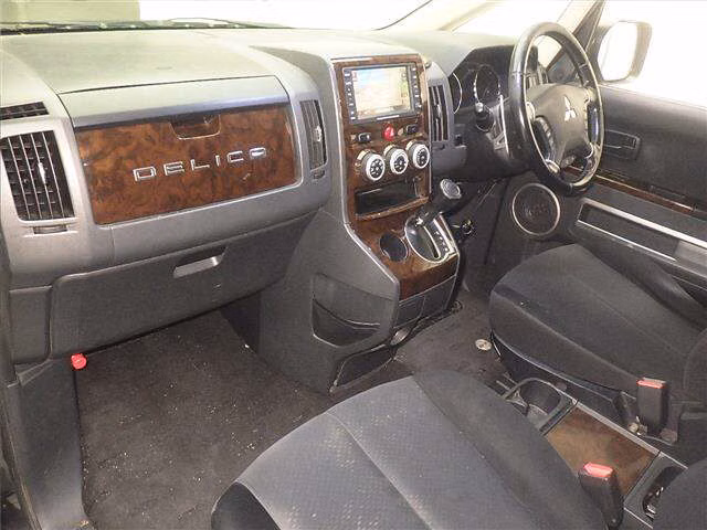 MITSUBISHI DELICA D:5