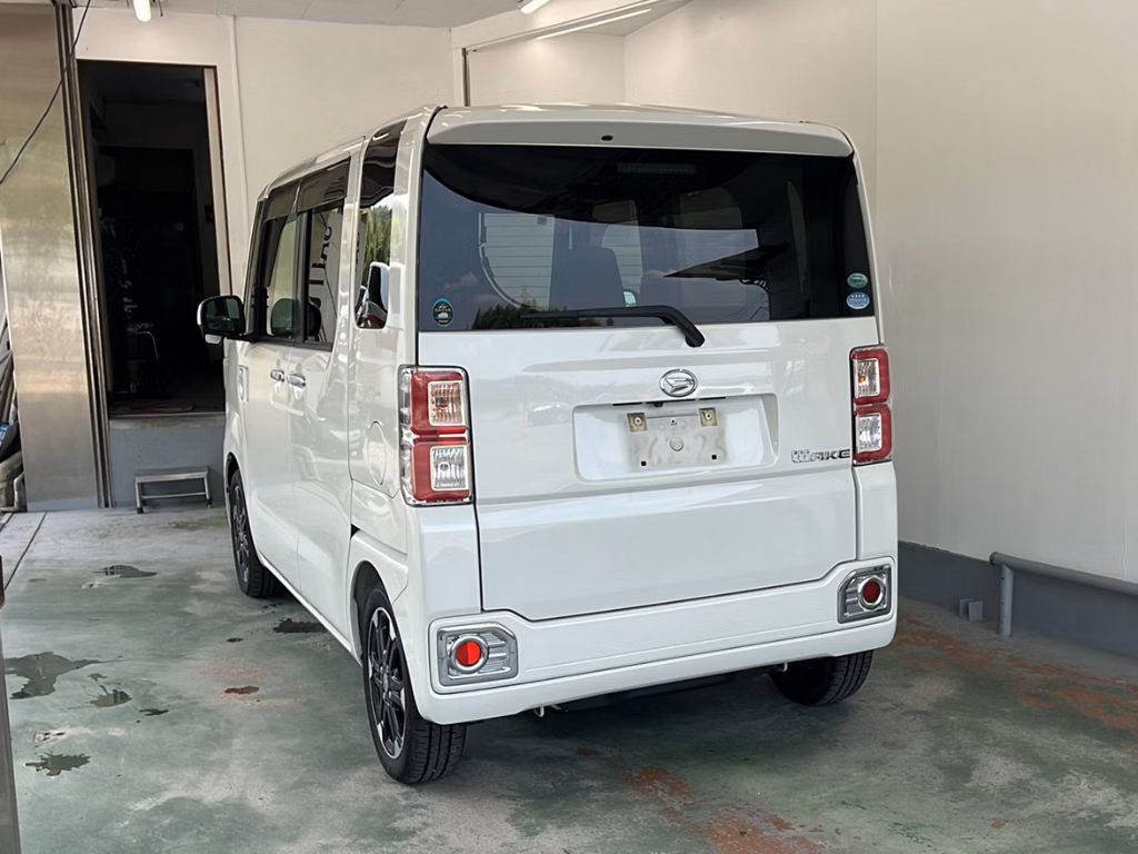 DAIHATSU WAKE