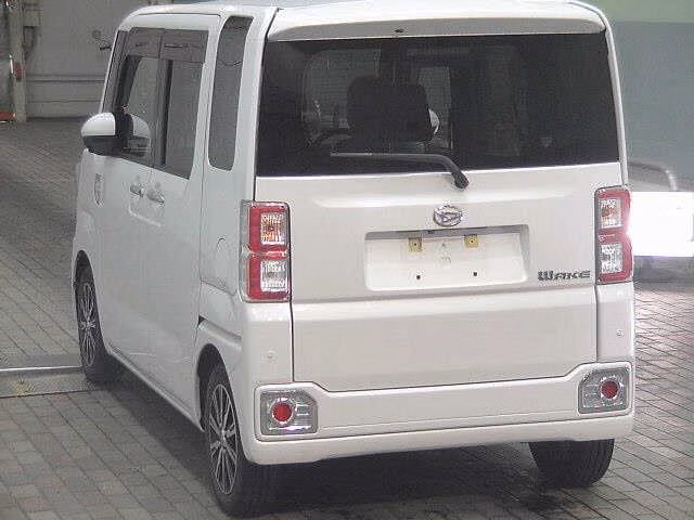DAIHATSU WAKE