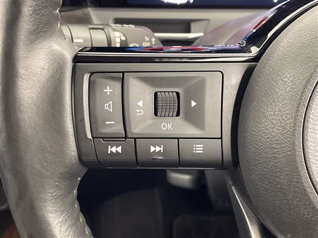 NISSAN AURA