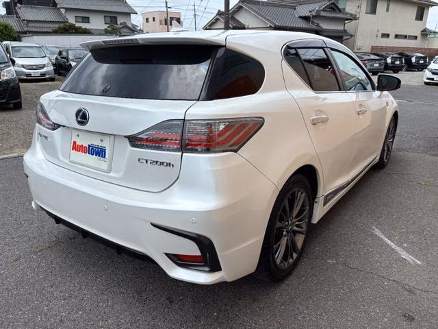 LEXUS CT200H