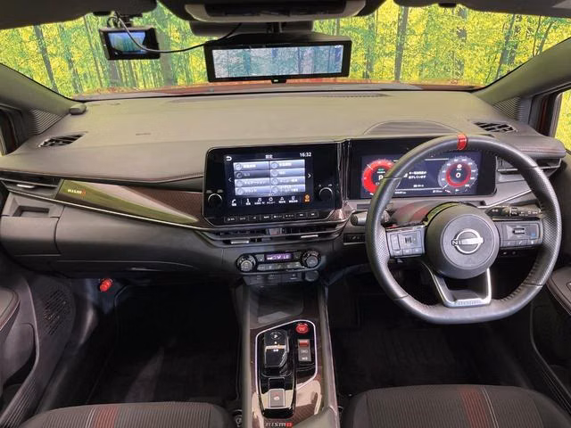 NISSAN AURA