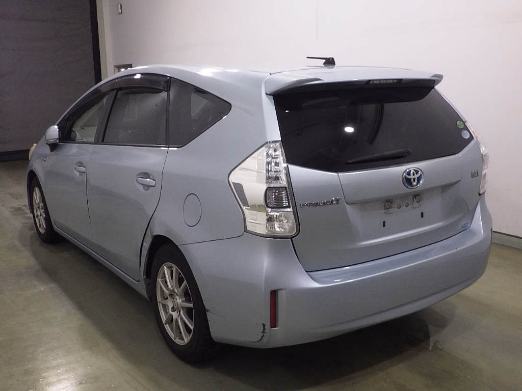 TOYOTA PRIUS ALPHA