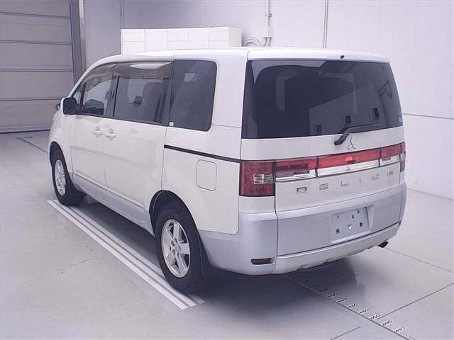 MITSUBISHI DELICA D:5