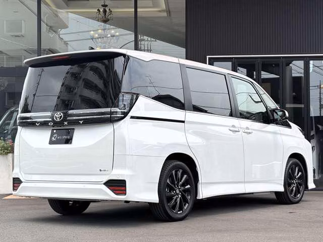 TOYOTA VOXY