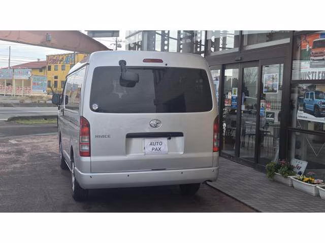 TOYOTA HIACE