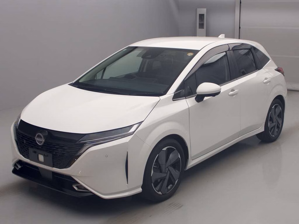 NISSAN AURA