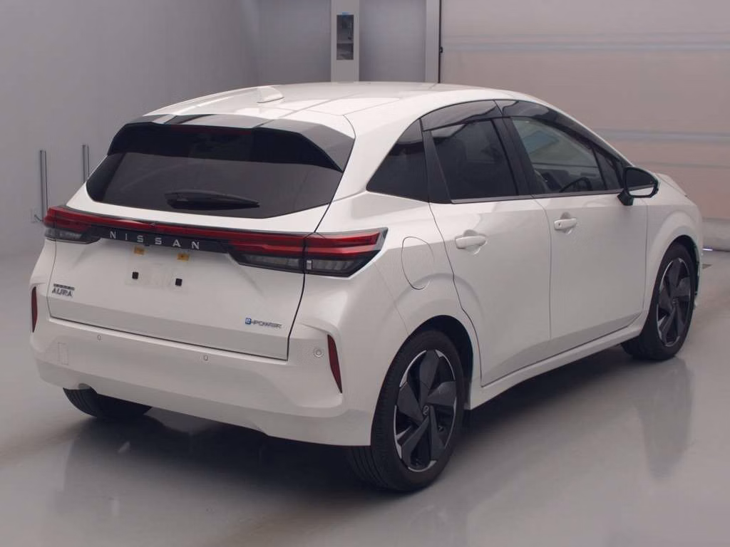 NISSAN AURA