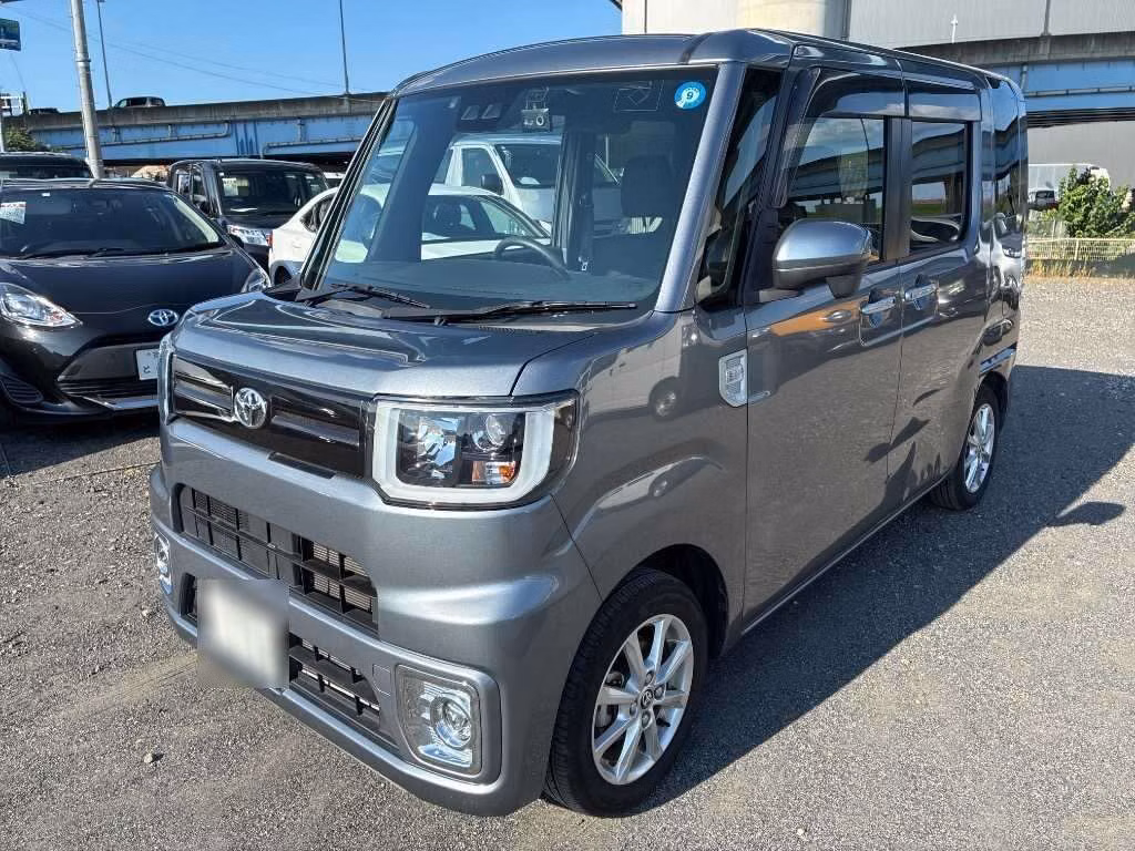 TOYOTA PIXIS MEGA
