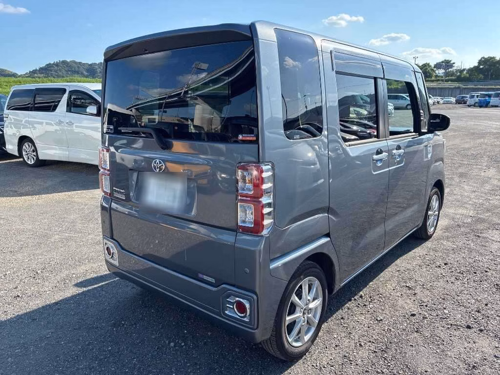 TOYOTA PIXIS MEGA