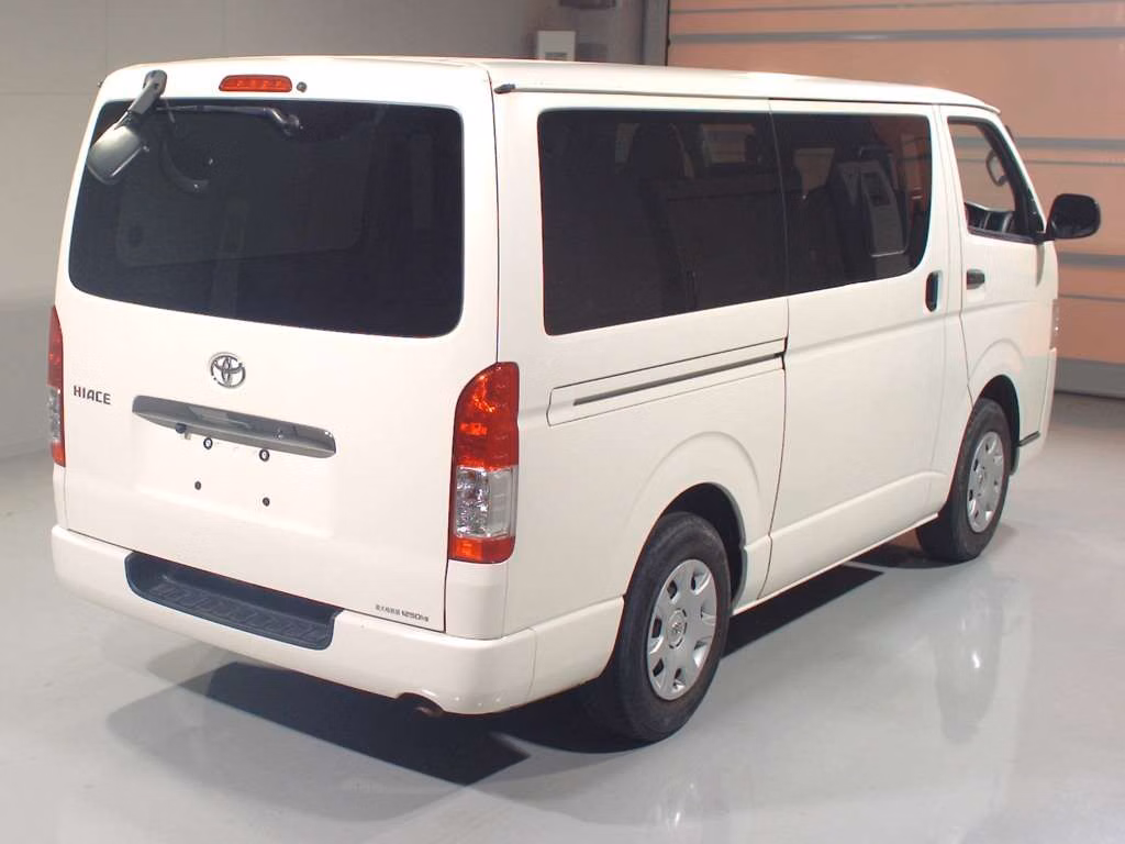 TOYOTA REGIUS ACE