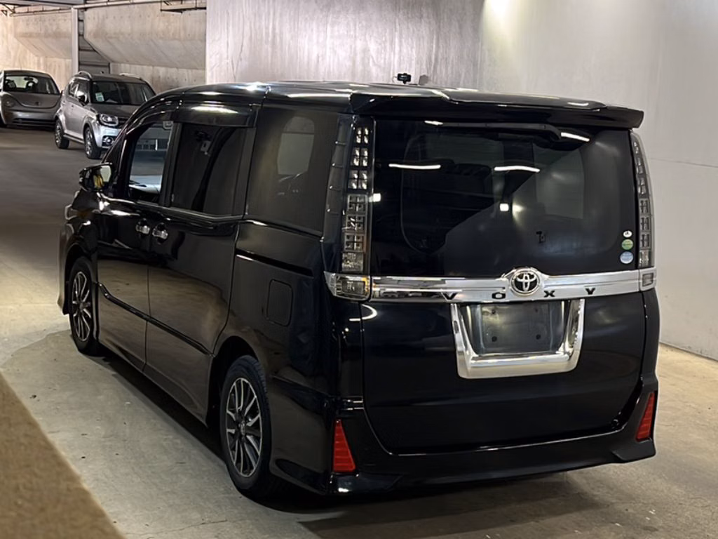 TOYOTA VOXY