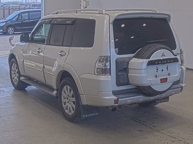 MITSUBISHI PAJERO