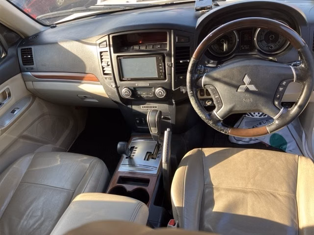 MITSUBISHI PAJERO