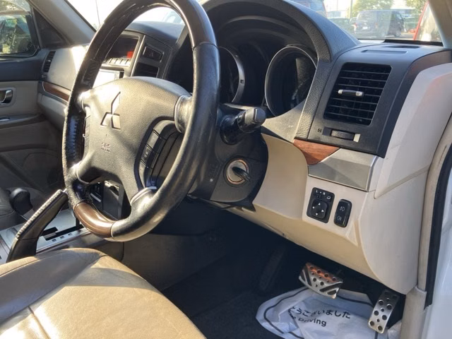 MITSUBISHI PAJERO
