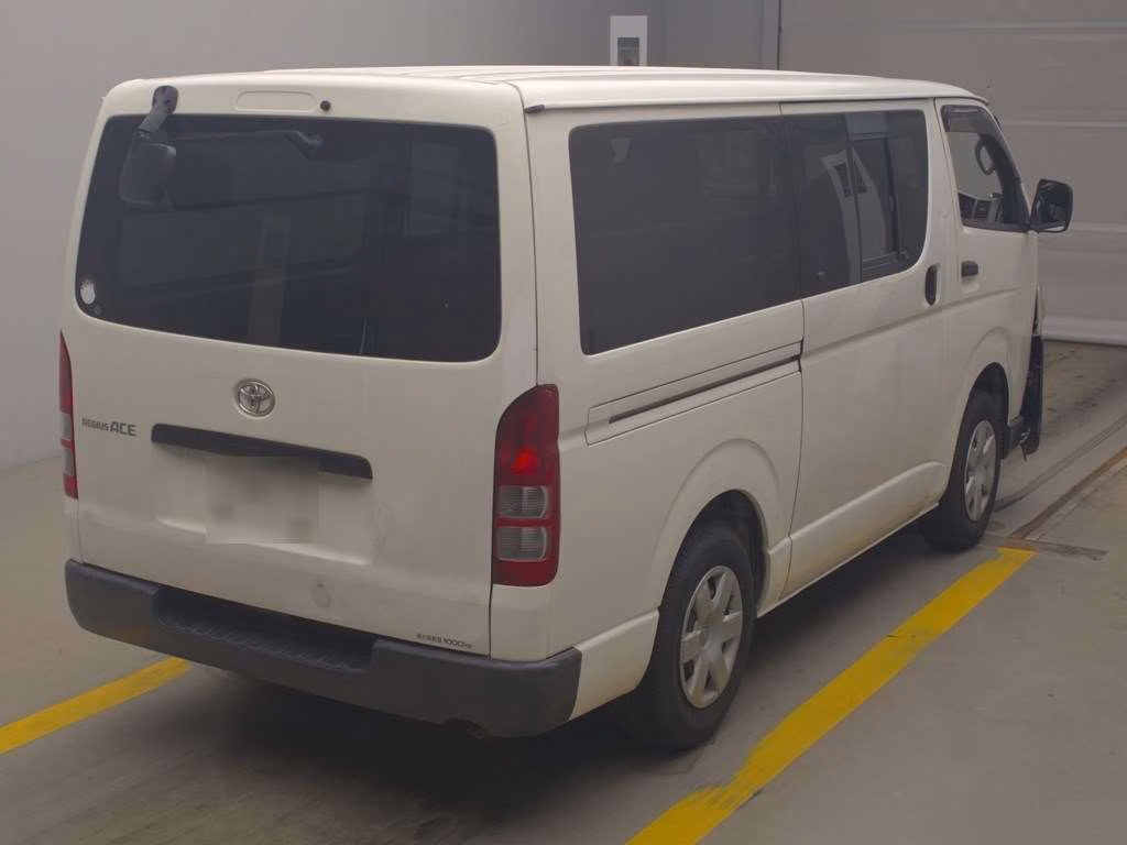 TOYOTA REGIUS ACE