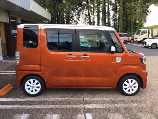 DAIHATSU WAKE