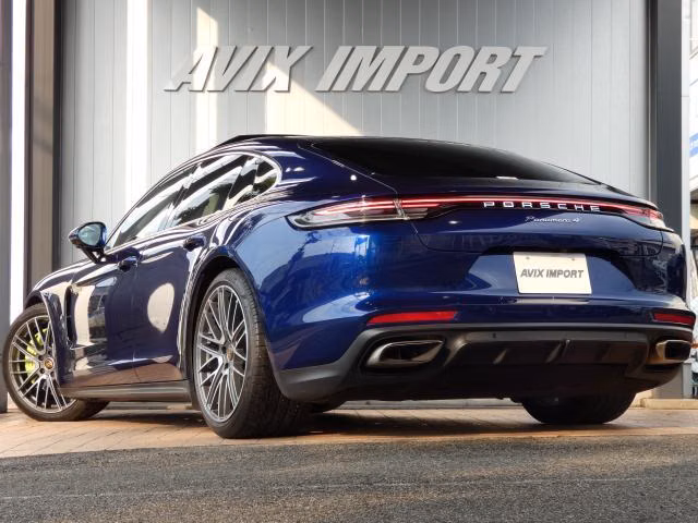 PORSCHE PANAMERA