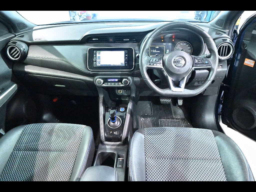 NISSAN KICKS