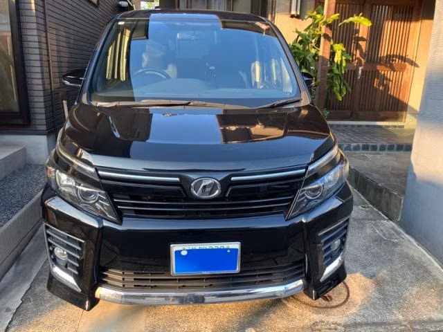 TOYOTA VOXY