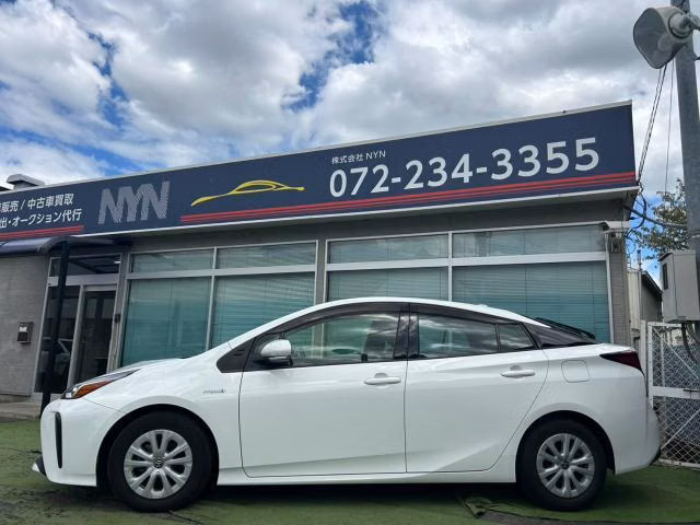 TOYOTA PRIUS
