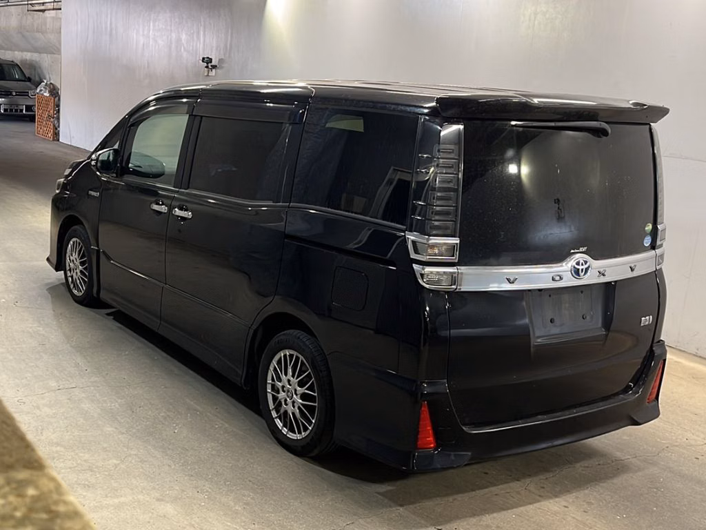 TOYOTA VOXY