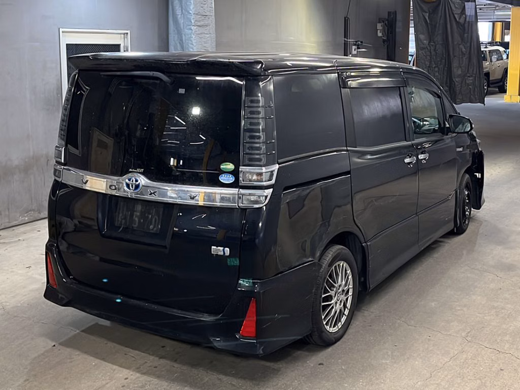 TOYOTA VOXY