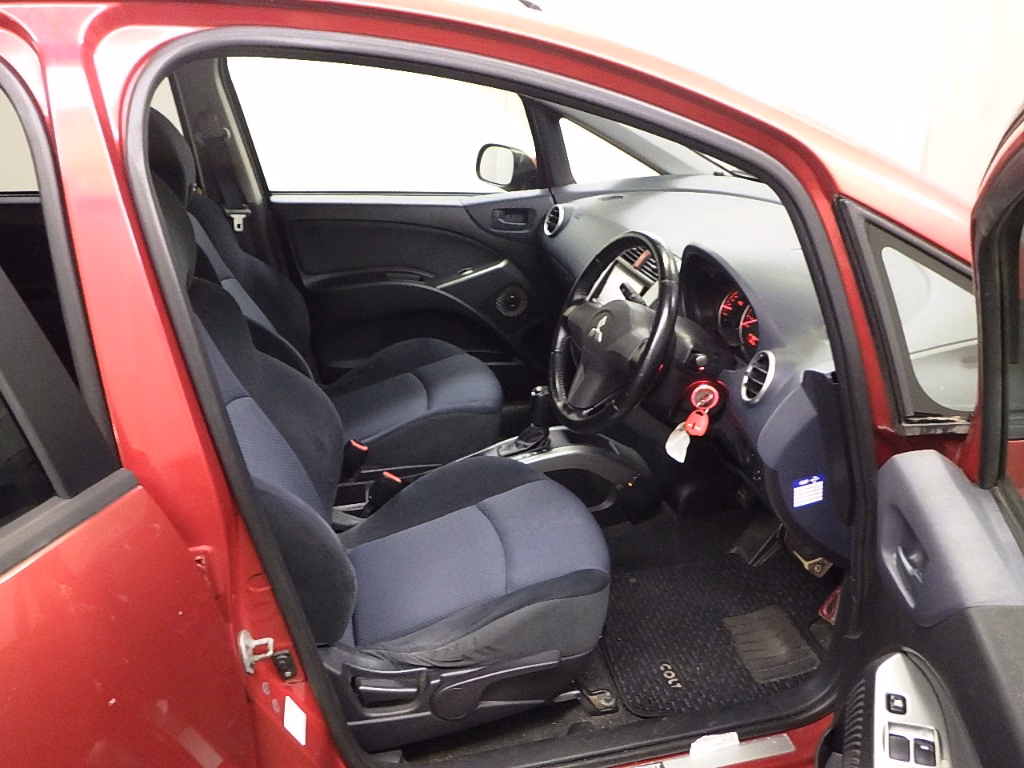 MITSUBISHI COLT